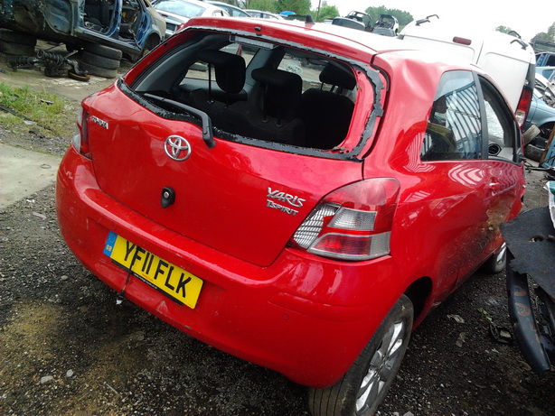 Used Car Parts Toyota YARIS 2011 1.3 Mechanical Hatchback 2/3 d. Red 2013-5-31